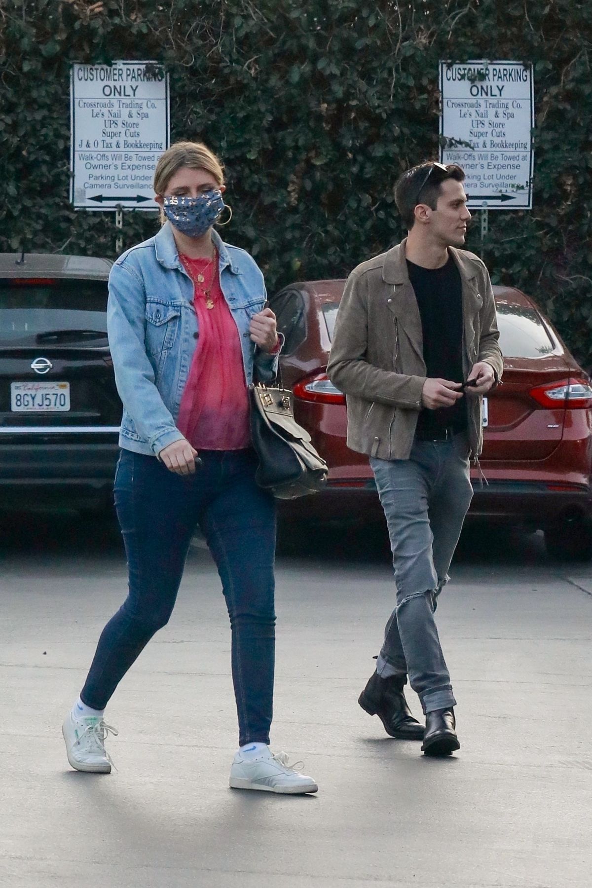 mischa-barton-and-gian-marco-flamini-at-tomato-pie-pizza-joint-in-los-angeles-11-20-2020-5.jpg