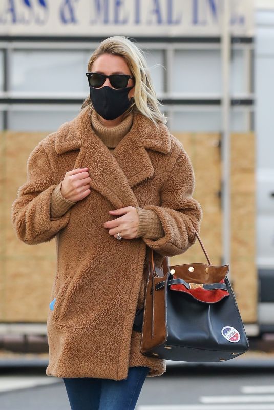 NICKY HILTON Out After Casting Her Vote in New York 11/03/2020