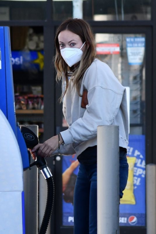 OLIVIA WILDE at a Gas Station in Los Angeles 11/17/2020