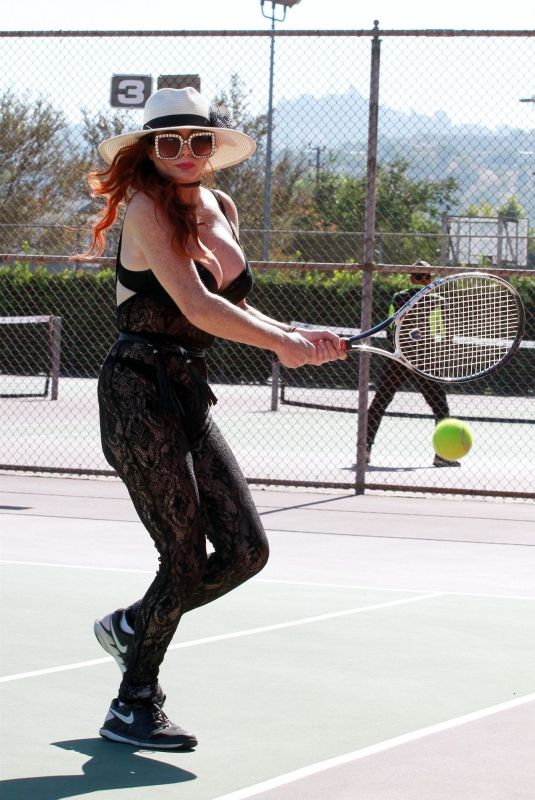 PHOEBE PRICE Playig Tennis in Los Angeles 11/05/2020