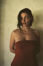 PHOEBE TONKIN - Instagram Photos 11/25/2020
