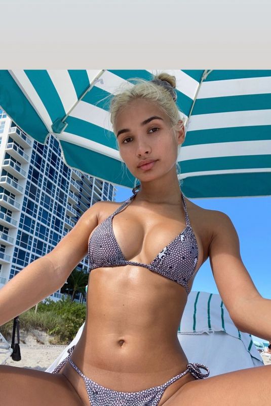 PIA MIA PEREZ - Instagram Photos 11/18/2020