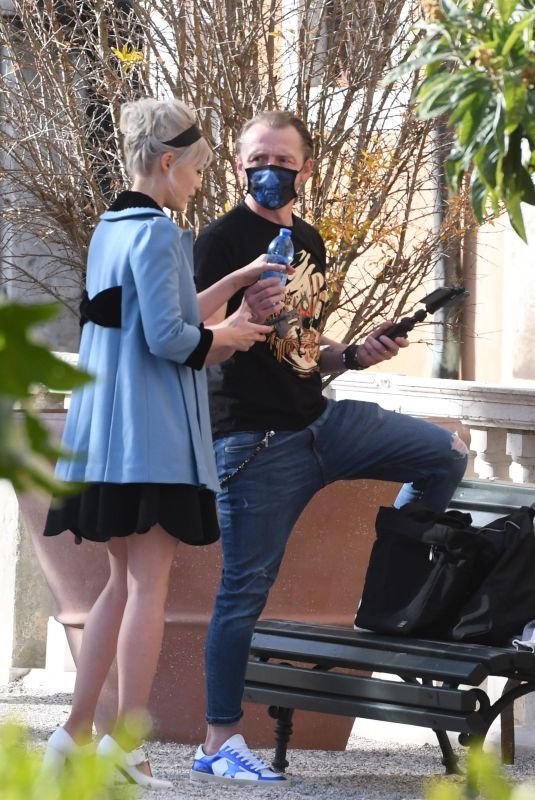 POM KLEMENTIEFF and Simon Pegg Out in Venice 11/10/2020