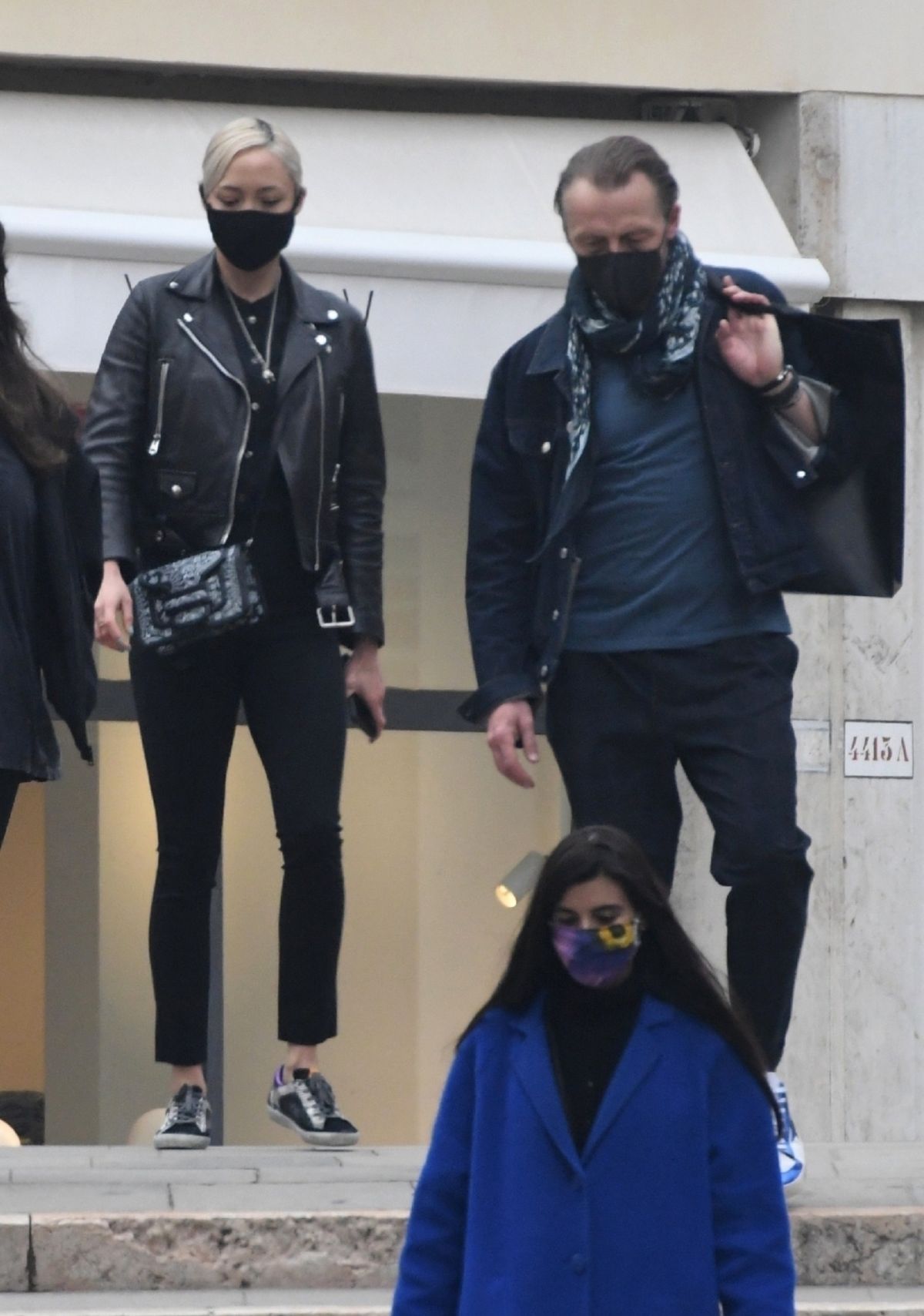pom-klementieff-and-simon-pegg-out-with-friends-in-venice-10-31-2020-0.jpg