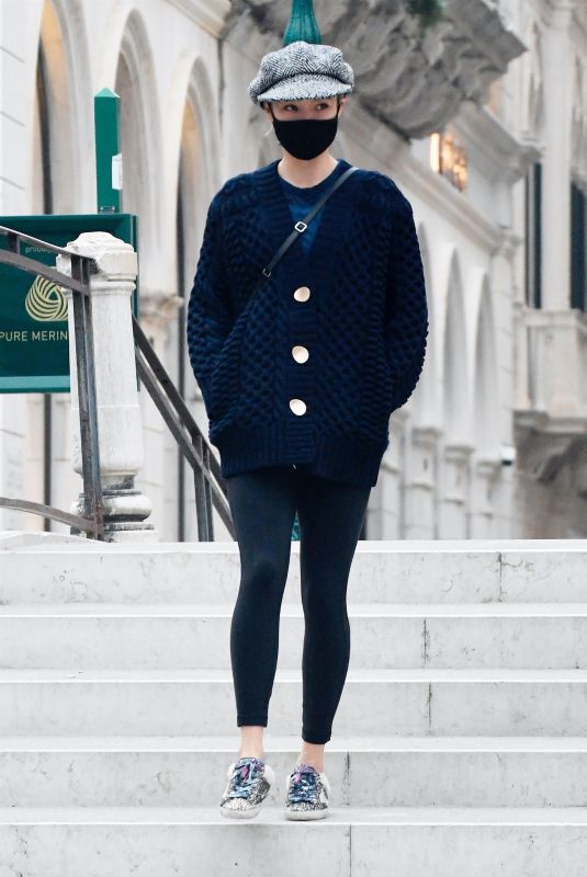 POM KLEMENTIEFF Out in Venice 11/03/2020