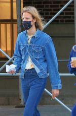 Pregnant ELSA HOSK and Tom Daly Out for Coffee in New York 11/10/2020