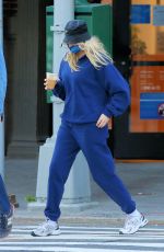 Pregnant ELSA HOSK and Tom Daly Out for Coffee in New York 11/10/2020