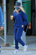 Pregnant ELSA HOSK and Tom Daly Out for Coffee in New York 11/10/2020