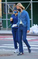 Pregnant ELSA HOSK and Tom Daly Out for Coffee in New York 11/10/2020