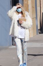 Pregnant ELSA HOSK Out in New York 11/04/2020