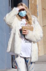 Pregnant ELSA HOSK Out in New York 11/04/2020