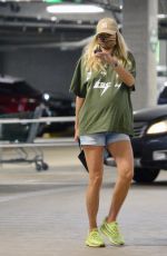 Pregnant JESSICA HART Out Shopping in Los Angeles 11/08/2020