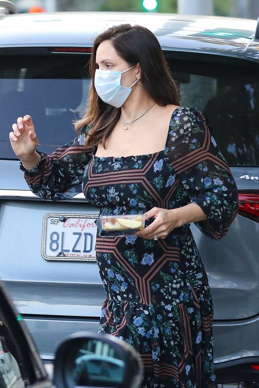 Pregnant KATHERINE MCPHEE Out Shopping in Los Angeles 11/18/2020