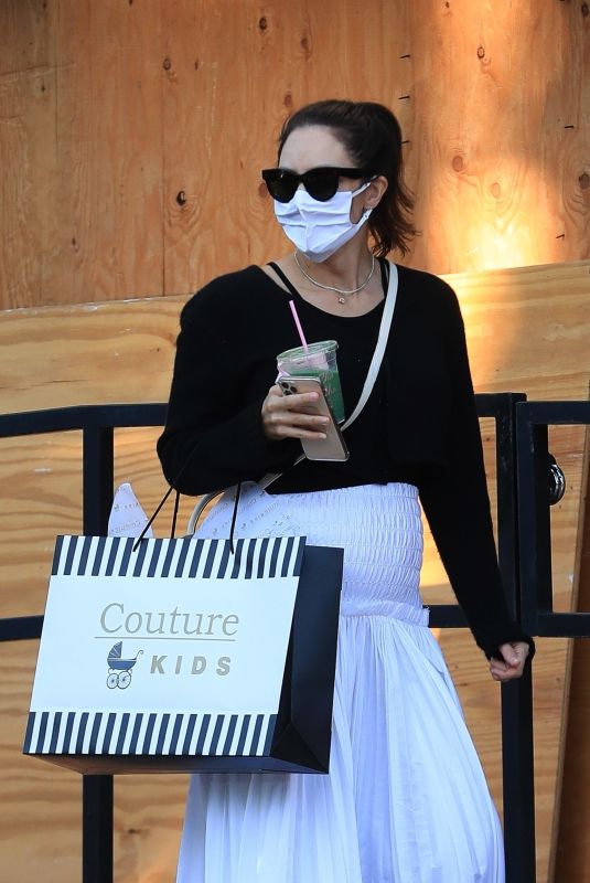 Pregnant KATHERINE MCPHEE Shopping for Baby Clothes in West Hollywood 11/09/2020