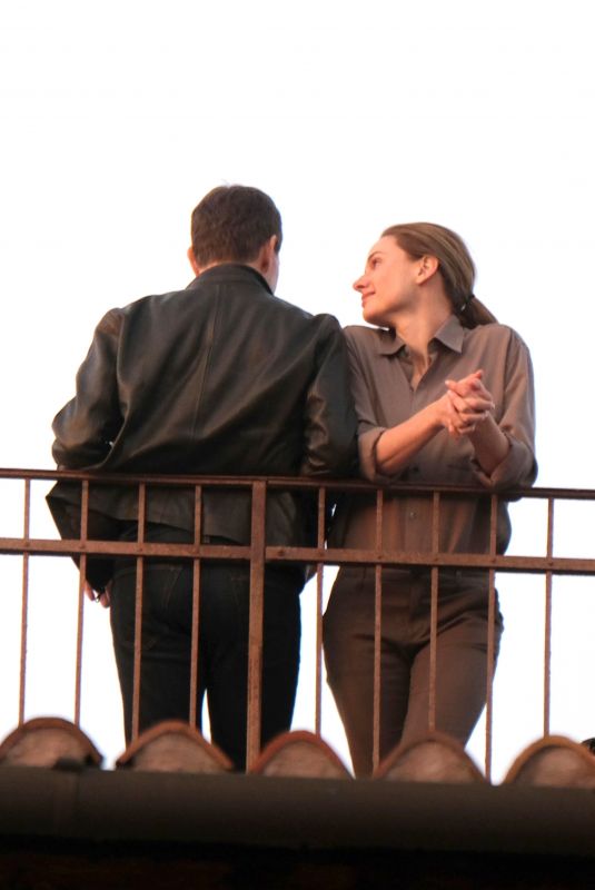 REBECCA FERGUSON and Tom Cruise on the Set Mission: Imposible 7 in Venice 11/10/2020