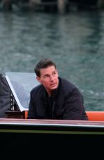 REBECCA FERGUSON and Tom Cruise on the Set Mission: Imposible 7 in Venice 11/12/2020