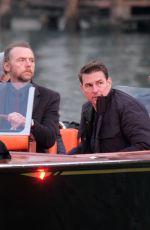 REBECCA FERGUSON and Tom Cruise on the Set Mission: Imposible 7 in Venice 11/12/2020