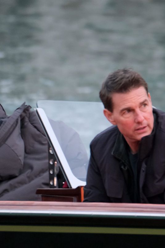 REBECCA FERGUSON and Tom Cruise on the Set Mission: Imposible 7 in Venice 11/12/2020