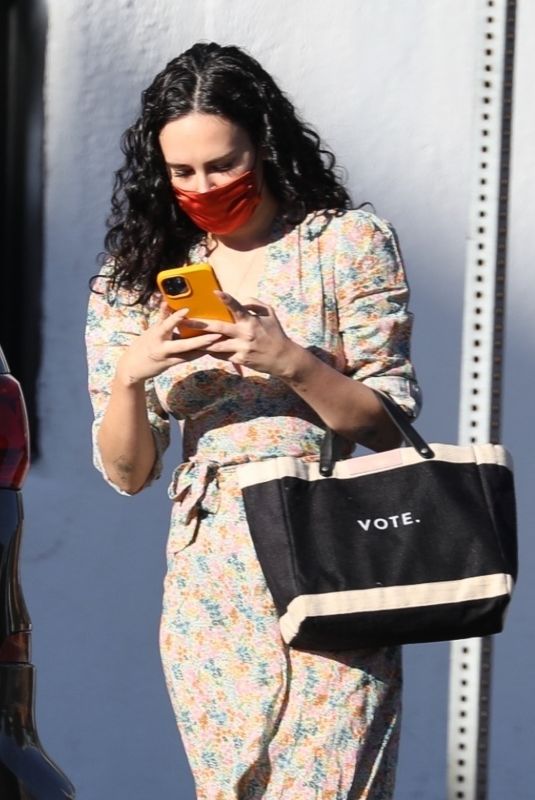 RUMER WILLIS Getting Her Nails Done in Los Angeles 11/15/2020
