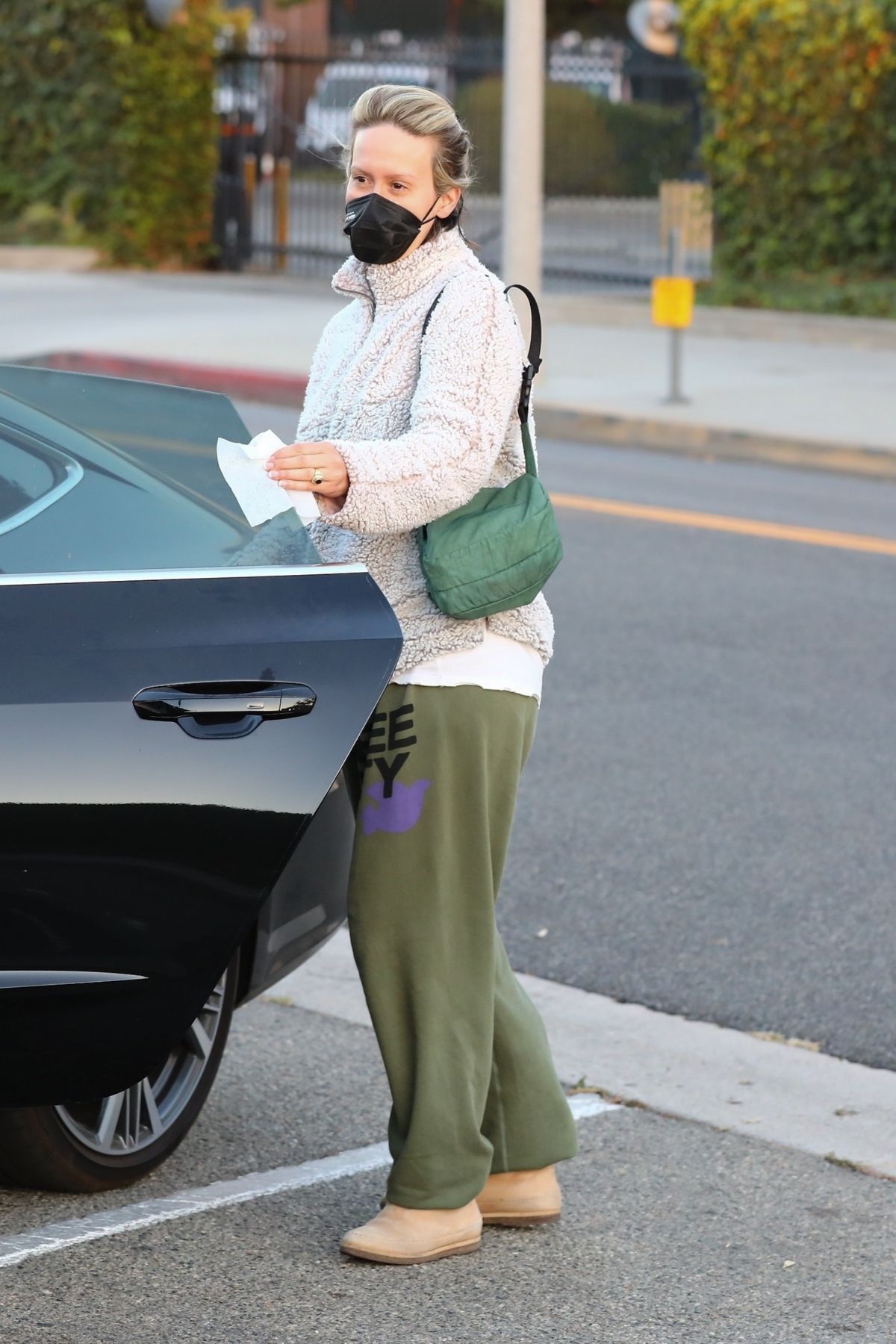 sarah-paulson-leaves-balayage-by-nancy-braun-hair-salon-in-beverly-hills-11-10-2020-0.jpg