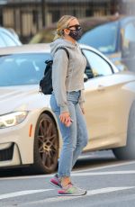 SCARLETT JOHANSSON Shows Her Wedding Ring Out in New York 11/09/2020