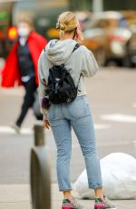 SCARLETT JOHANSSON Shows Her Wedding Ring Out in New York 11/09/2020