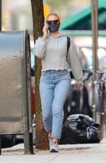 SCARLETT JOHANSSON Shows Her Wedding Ring Out in New York 11/09/2020