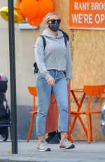 SCARLETT JOHANSSON Shows Her Wedding Ring Out in New York 11/09/2020
