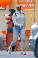 SCARLETT JOHANSSON Shows Her Wedding Ring Out in New York 11/09/2020