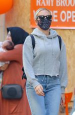 SCARLETT JOHANSSON Shows Her Wedding Ring Out in New York 11/09/2020
