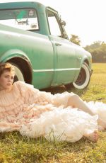 SOPHIA LILLIS in L