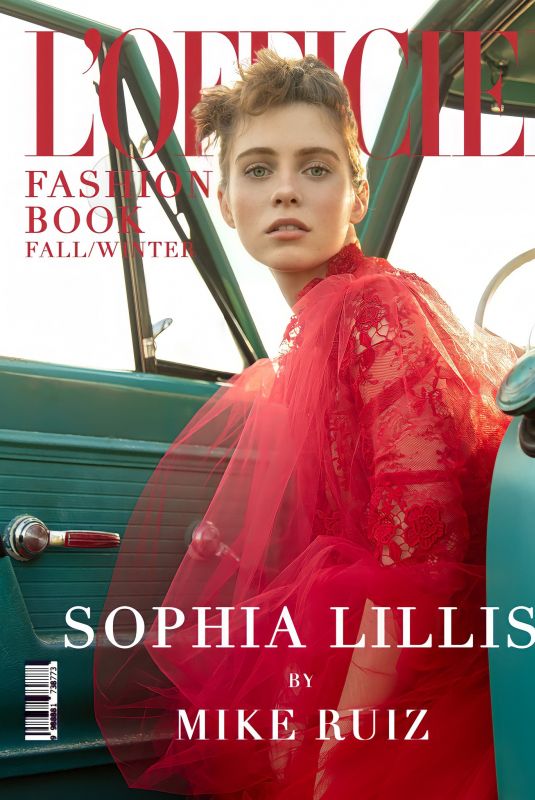 SOPHIA LILLIS in L
