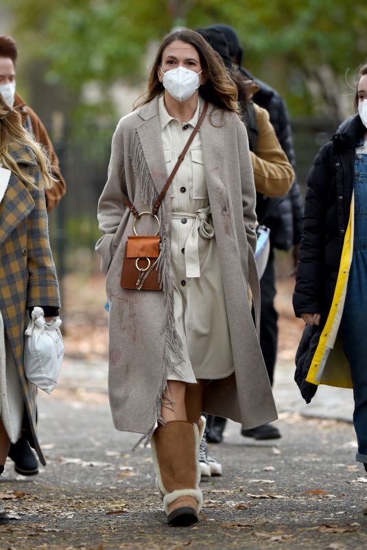 SUTTON FOSTER and HILARY DUFF on the Set of Younger in New York 11/17/2020