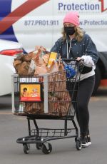 AMY POEHLER Shopping at Ralphs in Beverly Hills 12/30/2020