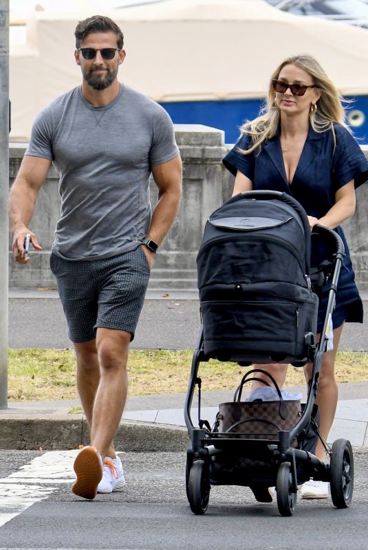 ANNA HEINRICH and Tim Robards Out in Sydney 12/11/2020