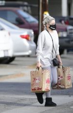 ARIEL WINTER Shopping at Trader Joe