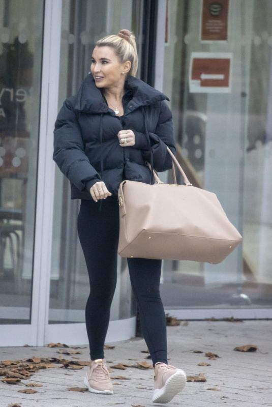 BILLIE FAIERS Leaves Slough Ice Rink 12/02/2020