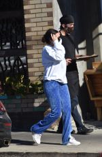 CHARLI XCX Pick Up Her Lunch to go in Los Feliz 12/19/2020