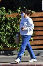 CHARLI XCX Pick Up Her Lunch to go in Los Feliz 12/19/2020