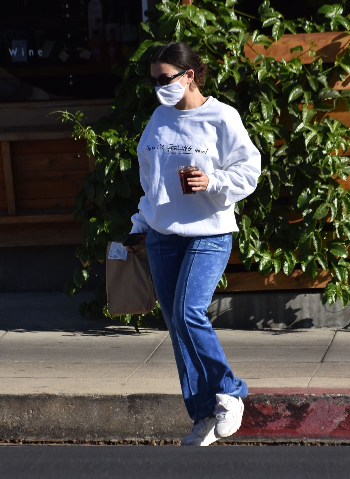 CHARLI XCX Pick Up Her Lunch to go in Los Feliz 12/19/2020 – HawtCelebs