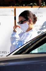 CHARLI XCX Pick Up Her Lunch to go in Los Feliz 12/19/2020