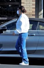 CHARLI XCX Pick Up Her Lunch to go in Los Feliz 12/19/2020