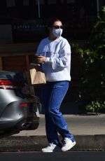 CHARLI XCX Pick Up Her Lunch to go in Los Feliz 12/19/2020