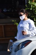 CHARLI XCX Pick Up Her Lunch to go in Los Feliz 12/19/2020