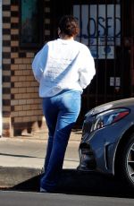 CHARLI XCX Pick Up Her Lunch to go in Los Feliz 12/19/2020