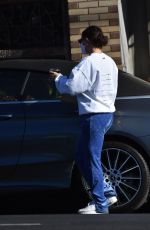 CHARLI XCX Pick Up Her Lunch to go in Los Feliz 12/19/2020