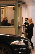 COURTENEY COX Leaves a Medical Building in Beverly Hills 12/18/2020