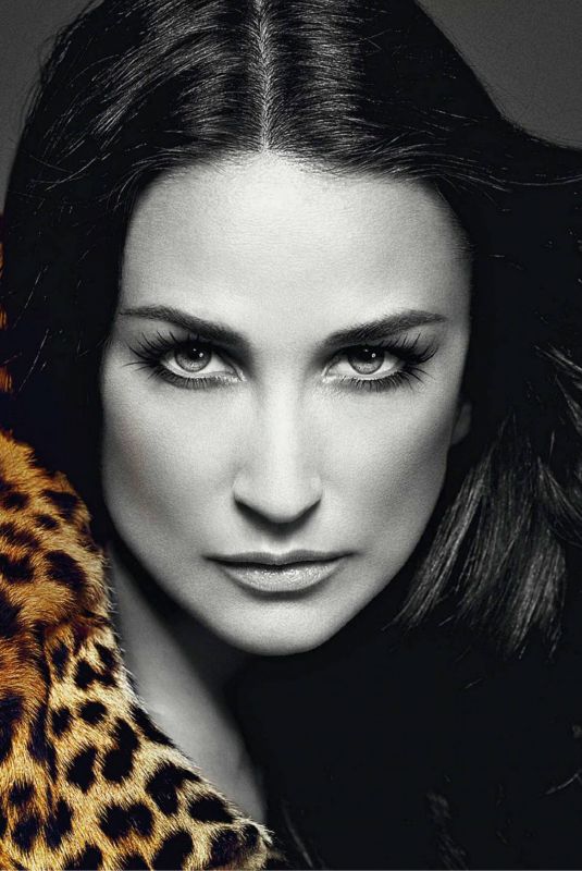 DEMI MOORE in Diez Minutos Magazine, Spain November 2020