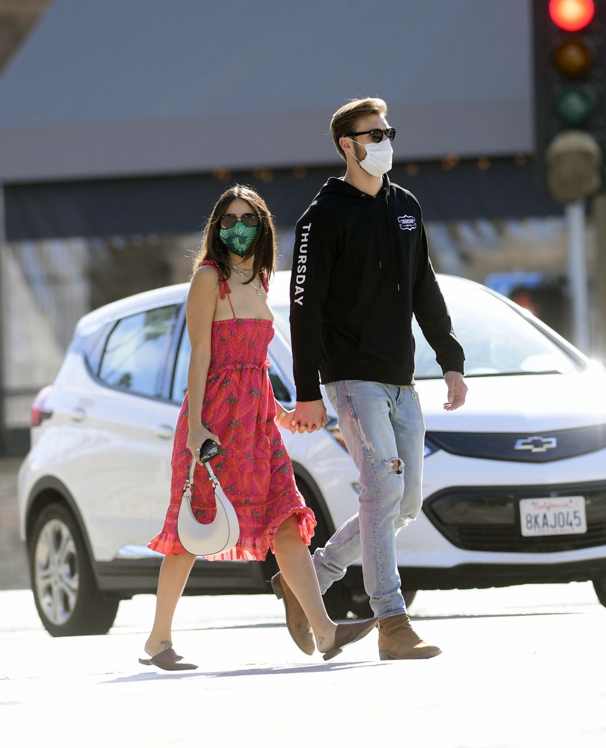 eiza-gonzalez-and-dusty-lachowicz-out-shopping-in-los-angeles-12-13-2020-2.jpg