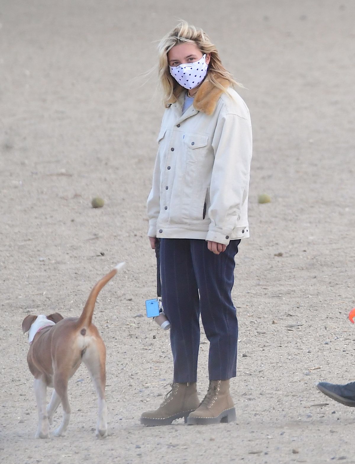 florence-pugh-out-with-her-dog-at-a-dog-park-in-los-angeles-12-14-2020-2.jpg